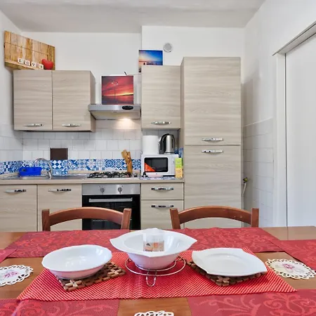 Maison d'hôtes R & R - Private With Shared Bathroom *