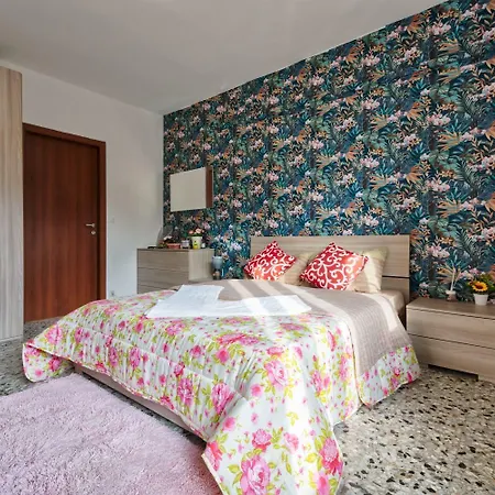 R & R - Private With Shared Bathroom בית הארחה