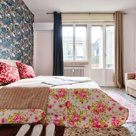 R & R - Private With Shared Bathroom בית הארחה *