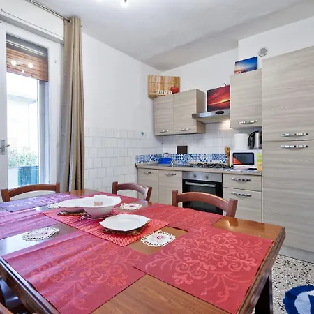 בית הארחה R & R - Private With Shared Bathroom