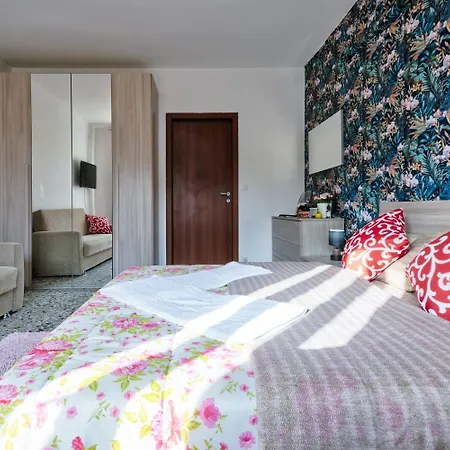 בית הארחה R & R - Private With Shared Bathroom *