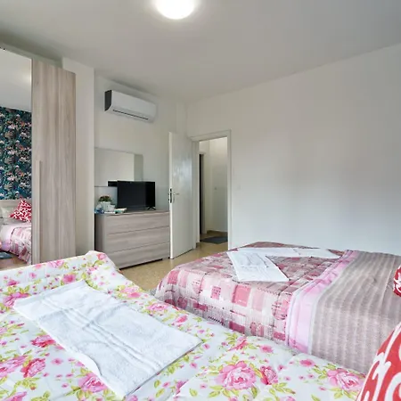 בית הארחה R & R - Private With Shared Bathroom מרגרה