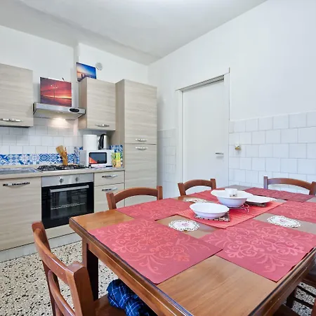 R & R - Private With Shared Bathroom *