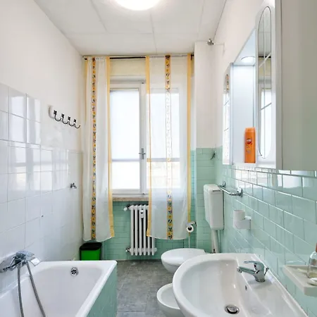 R & R - Private With Shared Bathroom