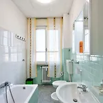 R & R - Private With Shared Bathroom