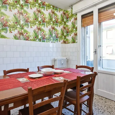 R & R - Private With Shared Bathroom Gasthof *