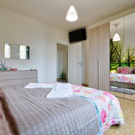 R & R - Private With Shared Bathroom *