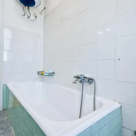 R & R - Private With Shared Bathroom * Marghera