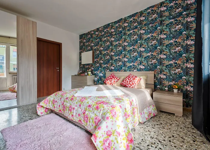 R & R - Private With Shared Bathroom Gæstehus