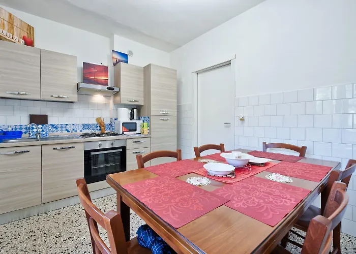 R & R - Private With Shared Bathroom *